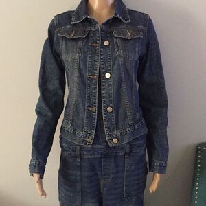 Access basic blue jeans jacket